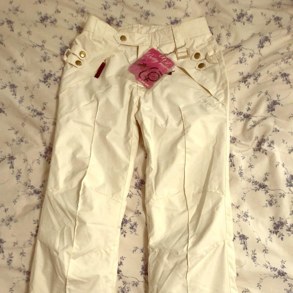 Betty rides snowboarding pants